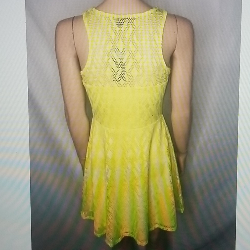 Sleeveless dress - Picture 8 of 9